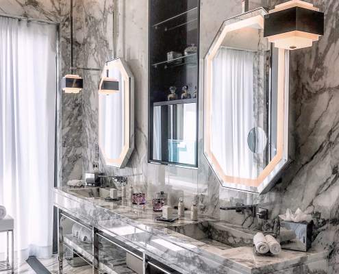Hotel de Paris Monte Carlo – Diamond Suite Princesse Grace – Lampe 944 personnalisée en suspension Atelier Jean Perzel
