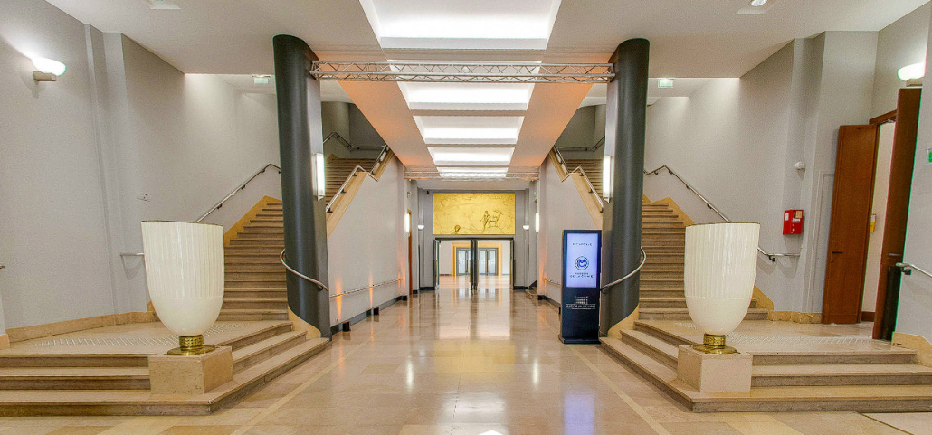 Maison de la Chimie, Paris - Hall d'entrée principal, appliques n°341V et n°1137, Atelier Jean Perzel